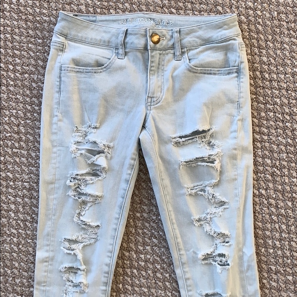 NWOT American Eagle Ripped Jeans